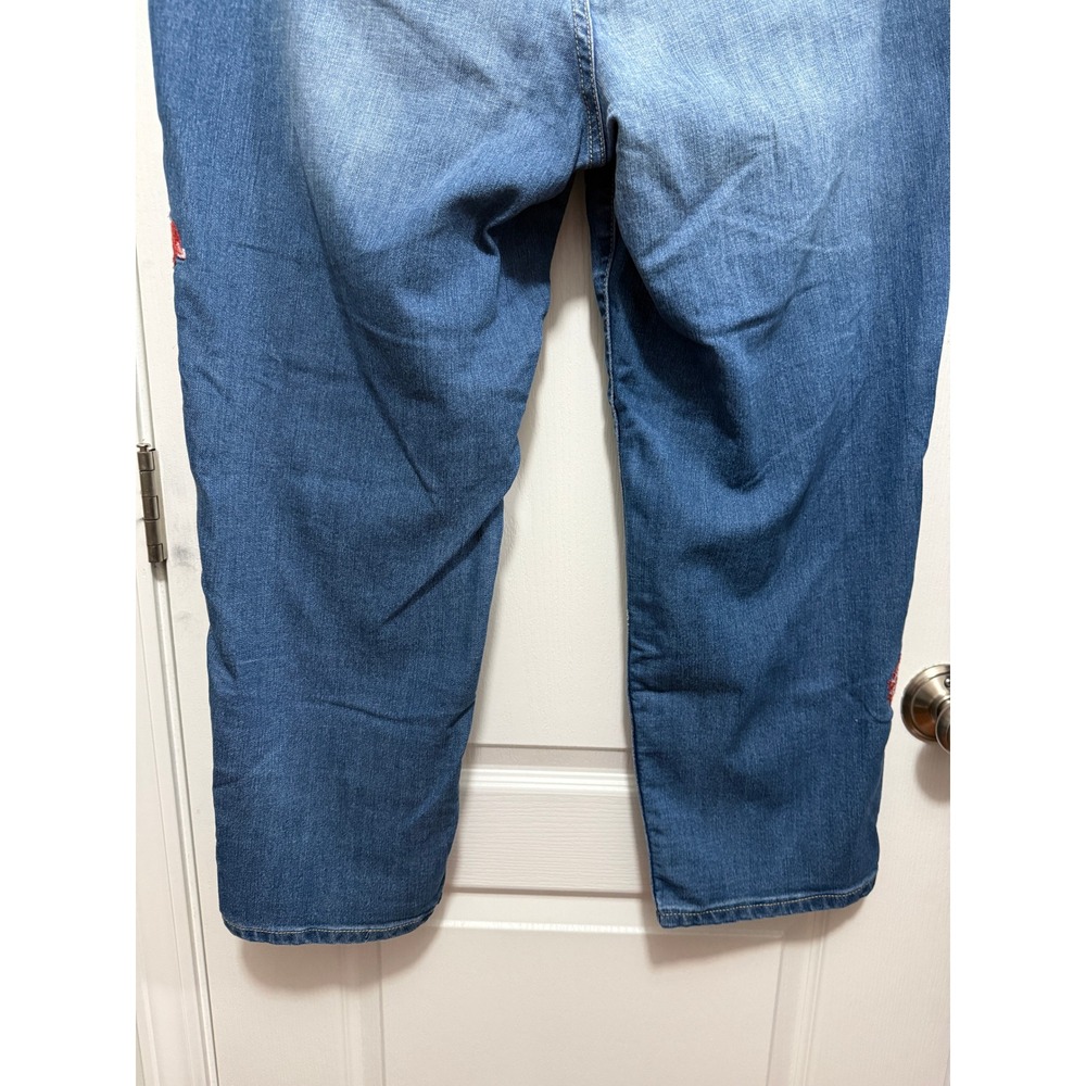 Westport Signature Fit Boyfriend Jeans Womens 18W Blue Floral Embroidered Crop - Picture 12 of 16